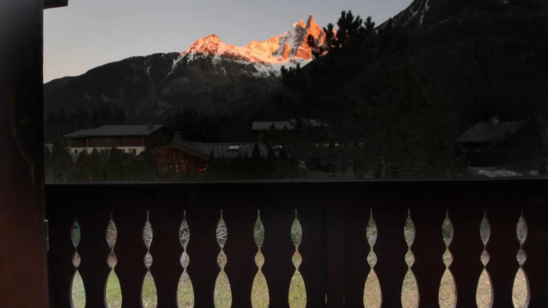 Chalet Ancelles - Les Praz - Golf - Vue Mont-Blanc - Randonnees Chamonix