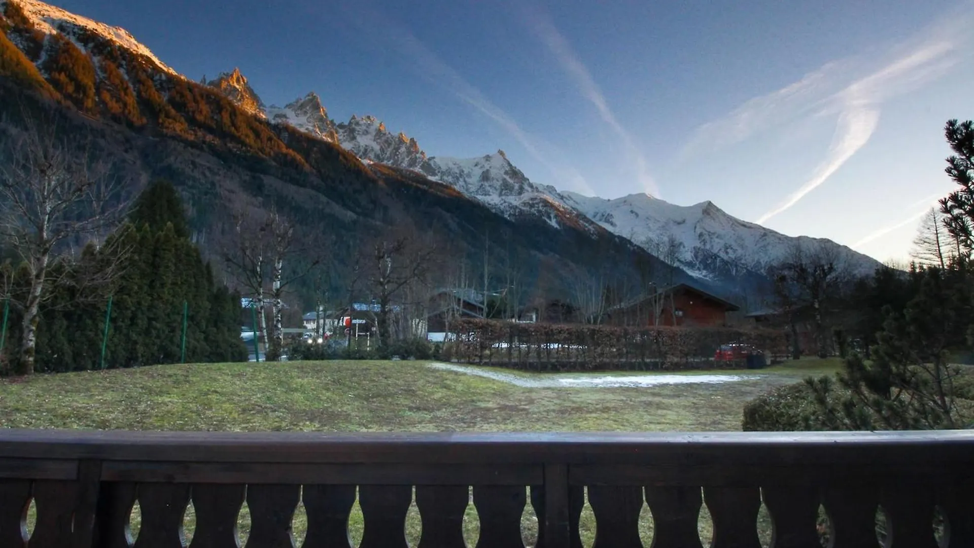 Chalet Ancelles - Les Praz - Golf - Vue Mont-Blanc - Randonnees Chamonix