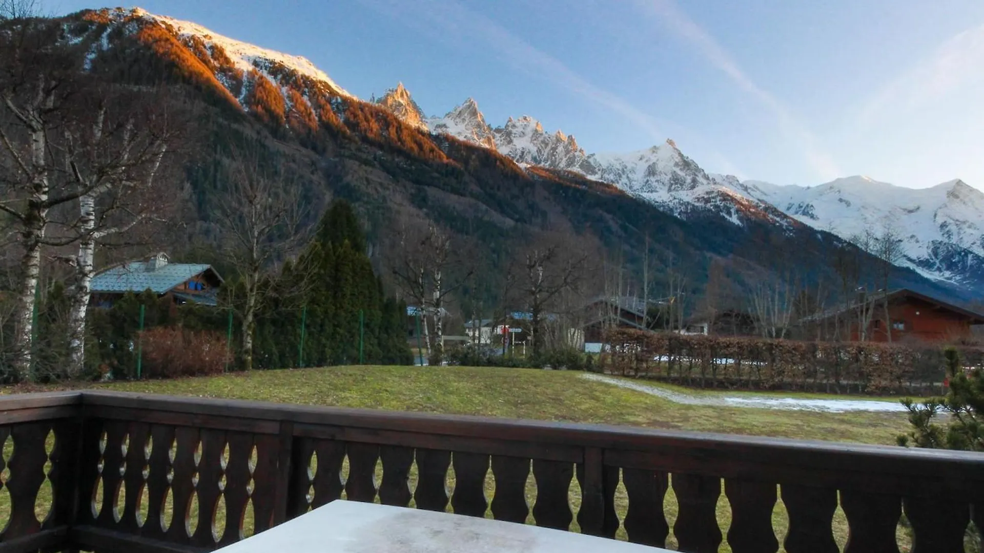 Chalet Ancelles - Les Praz - Golf - Vue Mont-Blanc - Randonnees Chamonix Frankrijk