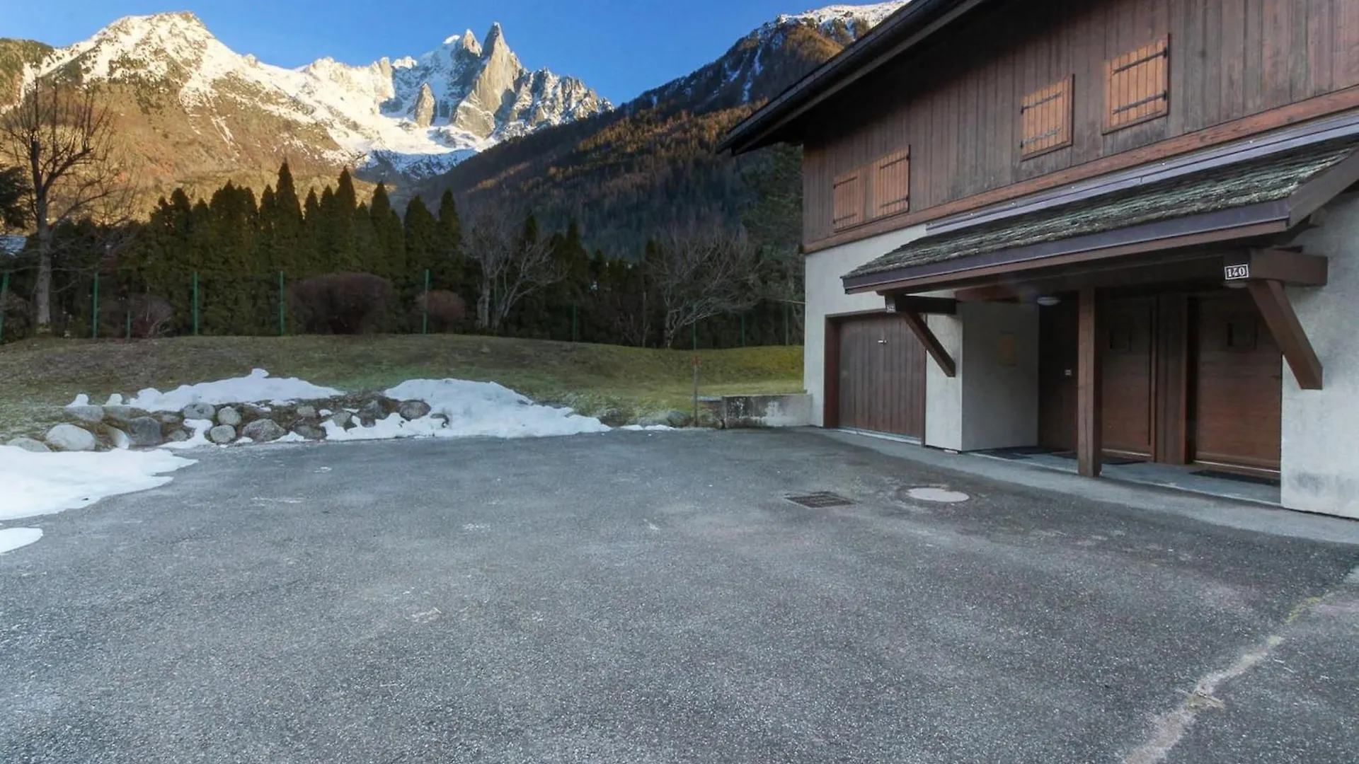 Chalet Ancelles - Les Praz - Golf - Vue Mont-Blanc - Randonnees Chamonix